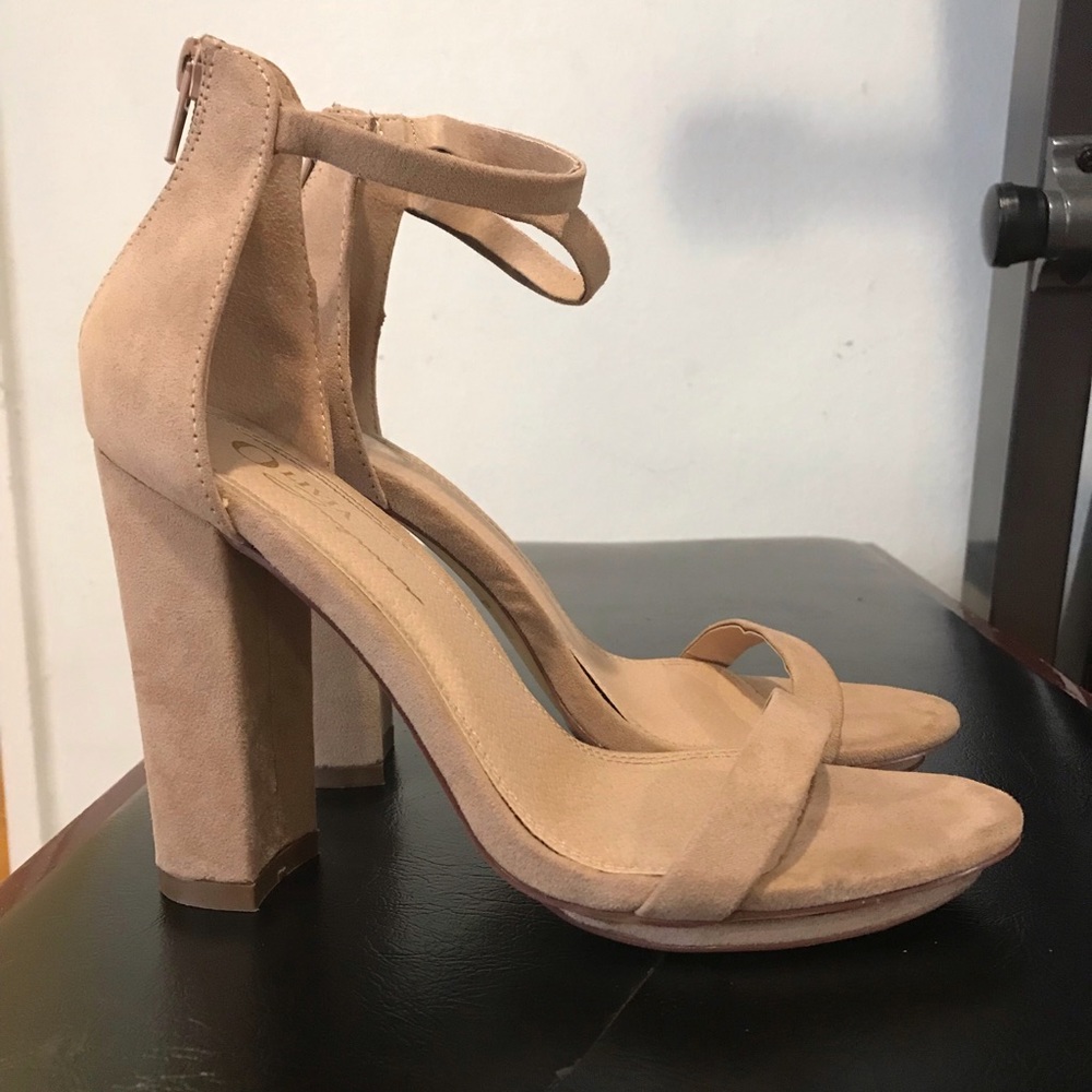 Beige Open Toe Chunky Heel Strappy Heels.